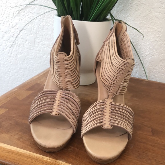 Vintage century cream hand made heels - Picture 4 of 7